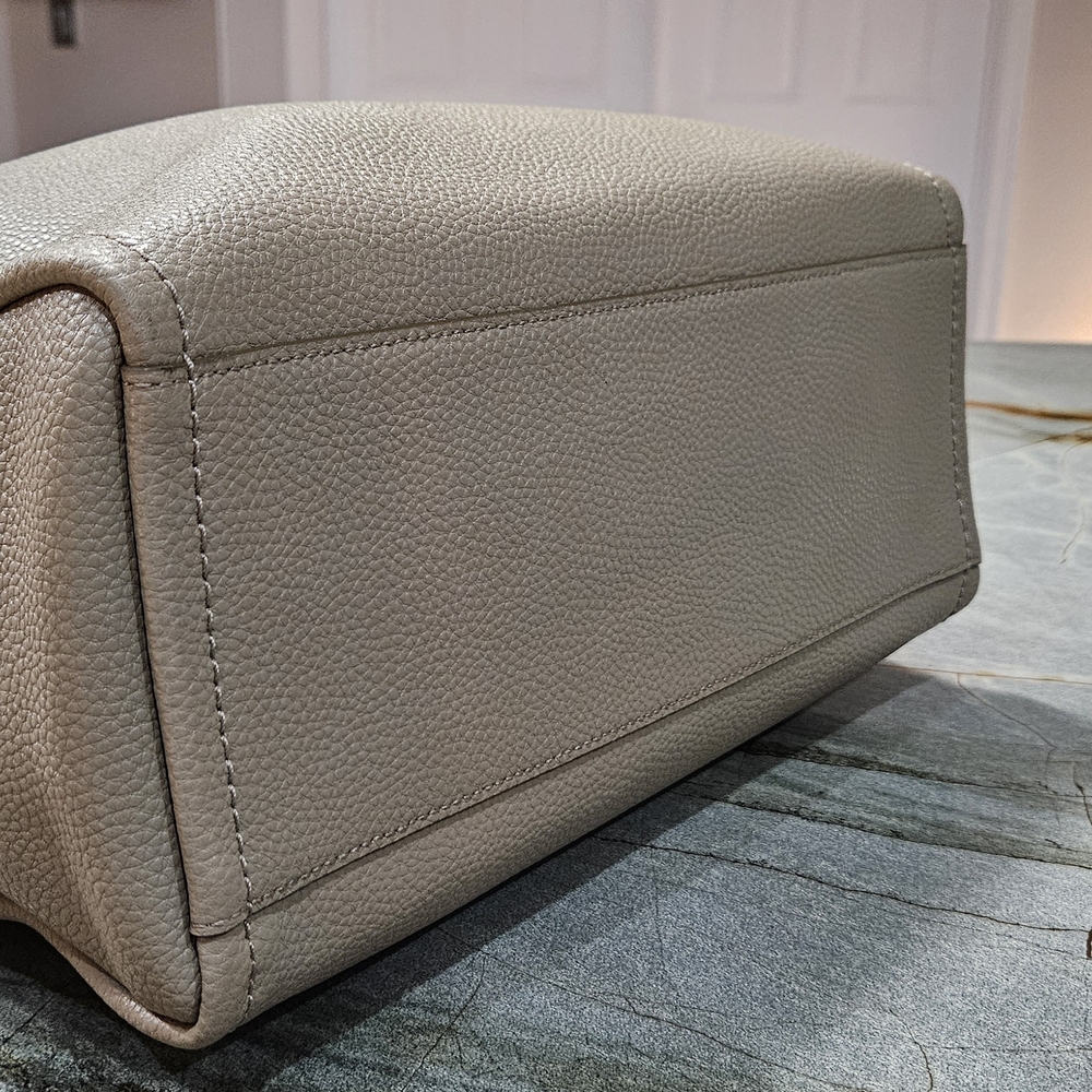 Marc Jacobs Taupe Tote Bag Large - Picture 10 of 13